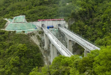 成蘭鐵路躍龍門隧道貫通,不銹鋼手拉葫蘆參與吊重