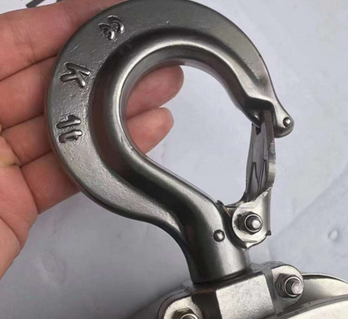 不銹鋼手拉葫蘆的吊鉤和鏈條需要定期更換